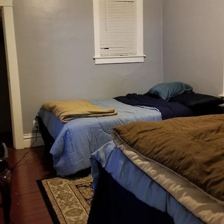 E Michigan Walk Up Furnished 1 Bedroom Apt แลนซิ่ง ภายนอก รูปภาพ