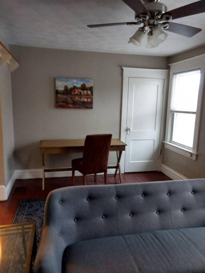 E Michigan Walk Up Furnished 1 Bedroom Apt แลนซิ่ง ภายนอก รูปภาพ