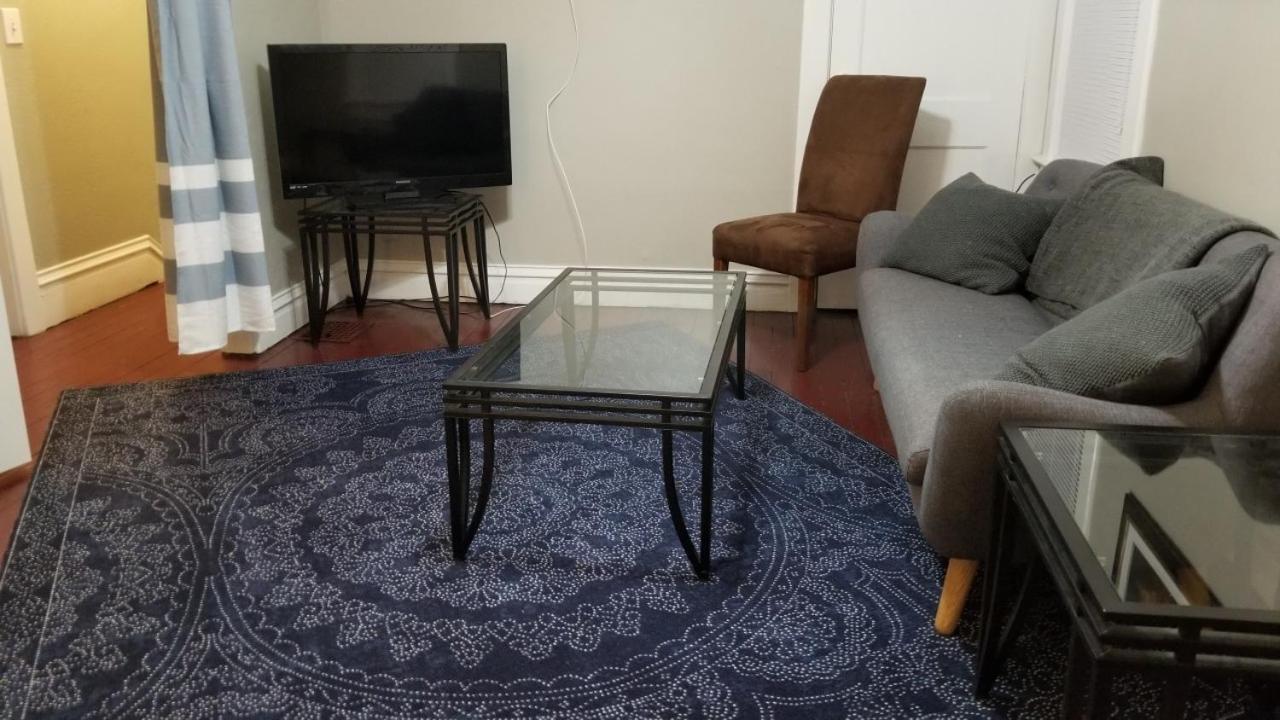 E Michigan Walk Up Furnished 1 Bedroom Apt แลนซิ่ง ภายนอก รูปภาพ